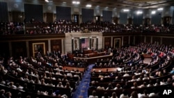 แฟ้ม - ประธานาธิบดีโดนัลด์ ทรัมป์ กล่าวแถลงนโยบายประจำปีต่อรัฐสภาในการประชุมร่วมกันที่อาคารรัฐสภาสหรัฐฯ ในกรุงวอชิงตัน เมื่อ 5 กุมภาพันธ์ 2019 (AP Photo/Carolyn Kaster)