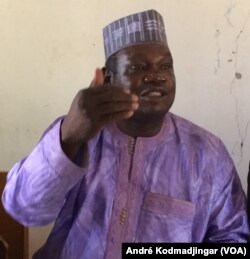 Barka Michel, porte-parole de la plateforme syndicale revendicative à N'Djamena, le 15 mars 2018. (VOA/André Kodmadjingar)