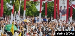 Suasana kampanye terbuka capres nomor urut 02, Prabowo Subianto di Stadion Sriwedari Solo, Rabu, 10 April 2019. (Foto: VOA/Yudha)