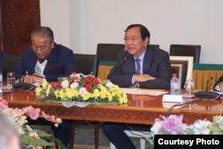 លោក ប្រាក់ សុខុន រដ្ឋមន្ត្រីក្រសួងការបរទេសកម្ពុជា ជួប​ពិភាក្សាជាមួយអ្នកស្រី Paola Pampaloni​ នាយក​គ្រប់​គ្រង​ទទួល​បន្ទុក​កិច្ចការ​អាស៊ី​ និង​ប៉ាស៊ីហ្វិក​នៃ​អគ្គនាយកដ្ឋាន​កិច្ច​ការ​បរទេស​របស់​គណៈ​កម្មការ​អឺរ៉ុប និងគណៈប្រតិភូ​សហភាព​អឺរ៉ុប នៅរាជធានីភ្នំពេញ ថ្ងៃទី២០ ខែមីនា ឆ្នាំ២០១៩។ (រូបថត៖ ក្រសួងការបរទេសកម្ពុជា)