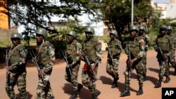 Des soldats maliens à Bamako, le 21 novembre 2015. (AP/ Jerome Delay)