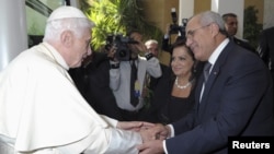 Pope Benedict XVI (L) shakes hands with Lebanon's President Michel Suleiman as he arrives at Baabda Presidential Palace near Beirut, September 15, 2012. 