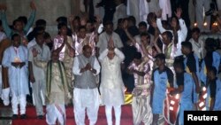 Hindu nationalist Narendra Modi (C), India's prime minister-elect from the Bharatiya Janata Party, performs a religious ritual on the banks of river Ganges at Varanasi, in the northern Indian state of Uttar Pradesh, May 17, 2014.
