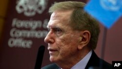 지난 2013년 영국 외교부 북한인권 청문회에 참석한 마이클 커비 유엔 북한인권조사위원장이 기자회견을 하고 있다. 