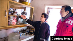 지난해 12월 국제적십자사 (IFRC)의 고노에 다다테루 총재가 10일간 함경북도 수해 지역을 방문해 북한 주민들을 만났다. 사진 출처 = IFRC.