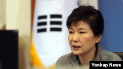 박근혜 한국 대통령이 30일 청와대에서 열린 국무회의에서 발언하고 있다.
