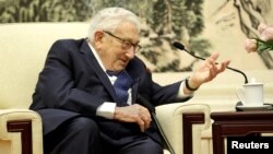 美国前国务卿亨利·基辛格在北京人民大会堂与时任中国外交部长王毅（图中未显示）举行会谈。（资料照片，2019年11月22日）