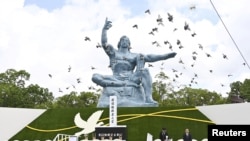 日本长崎和平公园纪念长崎遭受原子弹袭击75周年（照片由共同社、路透社提供）