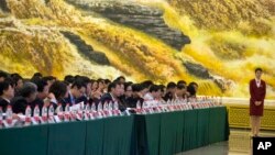 Para peserta tampak dalam Konferensi Donasi Organ Internasional di China yang diselenggarakan di Balai Agung Rakyat (17/10). Beijing, China. (foto: AP Photo/Ng Han Guan)