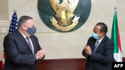 마이크 폼페오 미 국무장관은 25일 아프리카 수단을 방문해 하르툼에서 압달라 함독 수단 총리와 회담을 가졌다. 