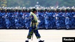 组图:缅甸庆祝建军节