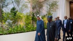 Shugaban Hadaddiyar Daular Larabawa Sheikh Mohamed bin Zayed Al Nahyan Da Shugaban Najeriya Bola Ahmed Tinubu, ya yin da suka tattauna a gefen taron sauyin yanayi COP28 Dubai