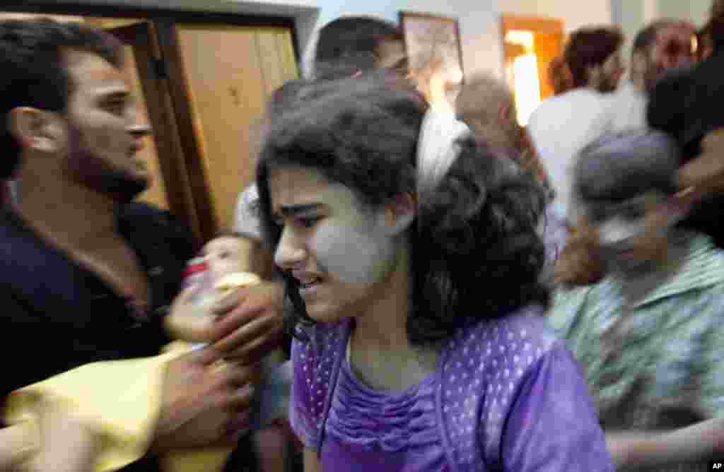 Wounded Syrians arrive at a field hospital after an air strike hit their homes in Azaz on the outskirts of Aleppo, August 15, 2012.
