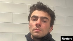 Luiđi Manđone, nedugo nakon hapšenja u Altuni u Pensilvaniji, 9. decembra 2024. (Foto: Reuters/Pennsylvania State Police)Luiđi Manđone