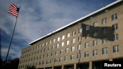 <p dir="RTL">در مارسم جوائز تونی که به بهترین های تئاتر در آمریکا اهدا می شود، &laquo;الی استروکر&raquo; به عنوان اولین بازیگر روی صندلی چرخدار این جایزه معتبر را به دست آورد. خانم استروکر برای نقش آفرینی در نمایش موزیکال &laquo;اوکلاهما&raquo; برنده جایزه بهترین بازیگر زن در بخش موزیکال شد.</p>
