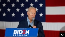 조 바이든 전 부통령 1일 아이오와 주 아이오와 시티에서 열린 집회에서 연설하고 있다. 