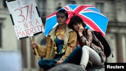 Demonstrators take part in a protest aimed at showing London's solidarity with the European Union following the recent EU referendum, inTrafalgar Square, central London, Britain, June 28, 2016. 