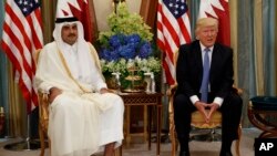 Donald Trump, en compagnie de l'émir du Qatar, Tamim ben Hamad Al-Thani , Ryad, Arabie Saoudite, le 21 mai 2017. (AP Photo/Evan Vucci, File)
