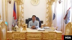 លោក សុខសុវណ្ណ វឌ្ឍនាសាប៊ុង ប្រធានគណបក្សខ្មែរក្រោក អំឡុងពេលផ្ដល់បទសម្ភាសដល់ VOA នៅខុទ្ទកាល័យរបស់លោក ក្នុងរាជធានីភ្នំពេញ កាលពីថ្ងៃទី០២ ខែមេសា ឆ្នាំ២០២០ ។ (អូន ឆេងប៉រ/VOA) 