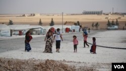At the Ain Issa camp, Aug. 17, 2017, in northeastern Syria, some men say they left their families behind as they fled forced conscription by Islamic State militants. (H.Murdock/VOA)