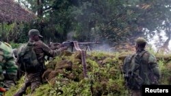 Des soldats congolais près de Rumangabo 