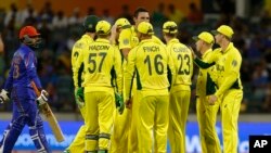 تیم های ملی کرکت افغانستان و آسترالیا آخرین بار سال گذشته در جام جهانی ۵۰ آوره در هند مصاف هم رفتند که بازی با تفاوت سه ویکت به نفع آسترالیا پایان یافت.