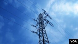 برفکوچ در کوه های سالنگ سبب انهدام پایه های برق شده بود