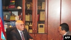 İsa Qəmbər: Hakimiyyət qorxduğu üçün qorxutmağa çalışır