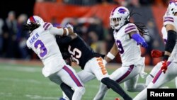 Damar Hamlin (levo) tokom utakmice u Sinsinatiju (Foto: Reuters/Joseph Maiorana-USA TODAY Sports)
