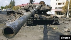 რომელაშვილის აფეთქებულიტანკი ცხინვალის ცენტრში, აგვისტო, 2008