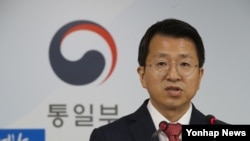 Juru bicara Kementerian Unifikasi Korea Selatan Baik Tae-Hyun dalam jumpa pers, Seoul, Korea Selatan, 16 Juli 2017. (Foto: dok)