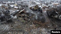 រូបភាព​ពីលើ​អាកាស​បង្ហាញ រូប​អគារ​ខ្ទេចខ្ទី​ដោយសារ​ការ​វាយប្រហារ​ពីរុស្ស៊ី ក្នុង​ទីក្រុងកៀវ​នៃ​ប្រទេស​អ៊ុយក្រែនកាលពីថ្ងៃទី​១១ ធ្នូ​ ឆ្នាំ២០២៣។ REUTERS/Valentyn Ogirenko