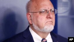 (资料照)美国疾病控制与预防中心主任雷德菲尔德。