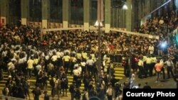 周日凌晨旺角连续第二夜发生警民对峙（苹果日报图片）