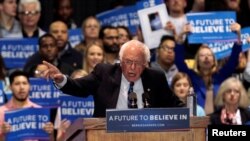 Kandidat Capres AS dari Partai Demokrat, Bernie Sanders dalam kampanye di Heritage Hall, Lexington, Kentucky, 4 Mei 2016 (Foto: dok).