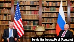 Le président Joe Biden et le président russe Vladimir Poutine se rencontrent