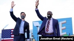 Dua kandidat Senator AS dari Partai Demokrat: Jon Ossoff dan Raphael Warnock memenangkan pemilihan di negara bagian Georgia. 