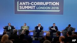 មេដឹកនាំ​មួយ​ចំនួន​ចូលរួម​ក្នុង​កិច្ចពិភាក្សា​នៅ​ក្នុង​កិច្ចប្រជុំ​កំពូល​ប្រឆាំង​អំពើ​ពុករលួយ​នៅ​ក្នុង​ក្រុង​ឡុងដ៍ កាលពី​ថ្ងៃទី១២​ ខែឧសភា ឆ្នាំ២០១៦។ 