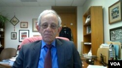 Danijel Server je profesor na Školi za napredne međunarodne odnose pri Univerzitetu Džons Hopkins.