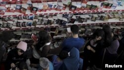 People look at books at the 20th International Book Fair in Algiers, Algeria, Nov. 02, 2015. 