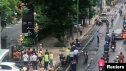 A crowd gathers near the site where explosions were heard in Bangkok, Thailand, Aug. 2, 2019, in this image obtained via social media. (Twitter/@YRNMXSK)