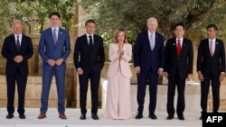 주요 7개국(G7)정상들이 13일 한 자리에 모였다.왼쪽부터 올라프 숄츠 독일 총리, 쥐스탱 트뤼도 캐나다 총리, 에마뉘엘 마크롱 프랑스 대통령, 조르자 멜로니 이탈리아 총리, 조 바이든 미국 대통령, 기시다 후미오 일본 총리, 리시 수낙 영국 총리 