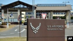 30일 독일 스팡달렘의 미 공군기지 입구.
