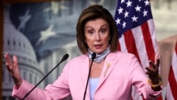 낸시 펠로시 미 하원의장이 지난달 의사당에서 기자회견하고 있다. (자료사진)