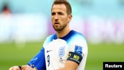 England's Harry Kane wears a FIFA-provided No Discrimination armband before the match against Iran in the World Cup Qatar 2022 on November 21, 2022. (REUTERS/Hannah Mckay)