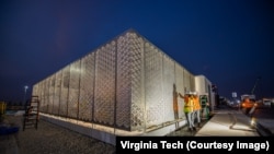 Bagian eksterior yang dibangun oleh tim yang terdiri dari pengajar dan mahasiswa di Virginia Tech University sebagai bagian dari partisipasinya dalam kompetisi Solar Decathlon Middle East.