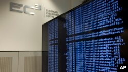 Data komputer dalam layar di Pusat Kejahatan Dunia Maya di Europol di Den Haag, Belanda. (Foto: Dok)