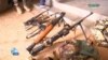 Des armes qui semblent avoir été saisies par l'armée à Bamako auprès d'un groupe jihadiste lié à Al-Qaïda qui a revendiqué l'attaque d'un aéroport militaire et d'un centre de formation à Bamako le 17 septembre 2024. (Photo ORTM / AFP)