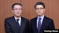 북핵 6자회담 중국측 수석대표 우다웨이 중국 외교부 한반도사무특별대표(왼쪽)와 한국측 수석대표인 김홍균 외교부 한반도평화교섭본부장(오른쪽)이 10일 한국 외교부에서 회동했다.