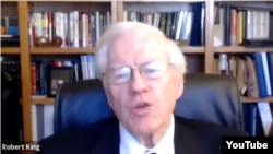 로버트 킹 전 국무부 북한인권특사가 8일 록포드 대학이 주관한 행사에서 발언을 하고 있다. 